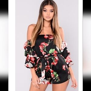 FASHION NOVA floral ruffle romper jumpsuit Size L
